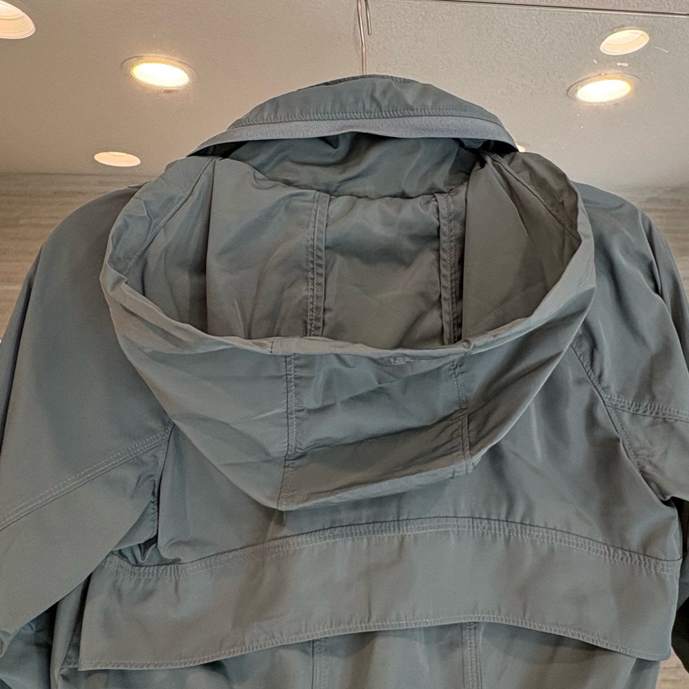 Athleta Women’s Drip Drop Rain Jacket in Sage Green - Picture 4 of 6